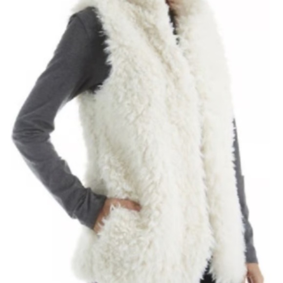 PJ Salvage Women’s Fluffy White Faux Fur Vest. Size Small - Picture 6 of 6